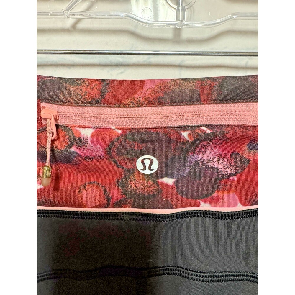 LULULEMON black ruched ruffle leggings size 4 Side pockets red band - Picture 6 of 9